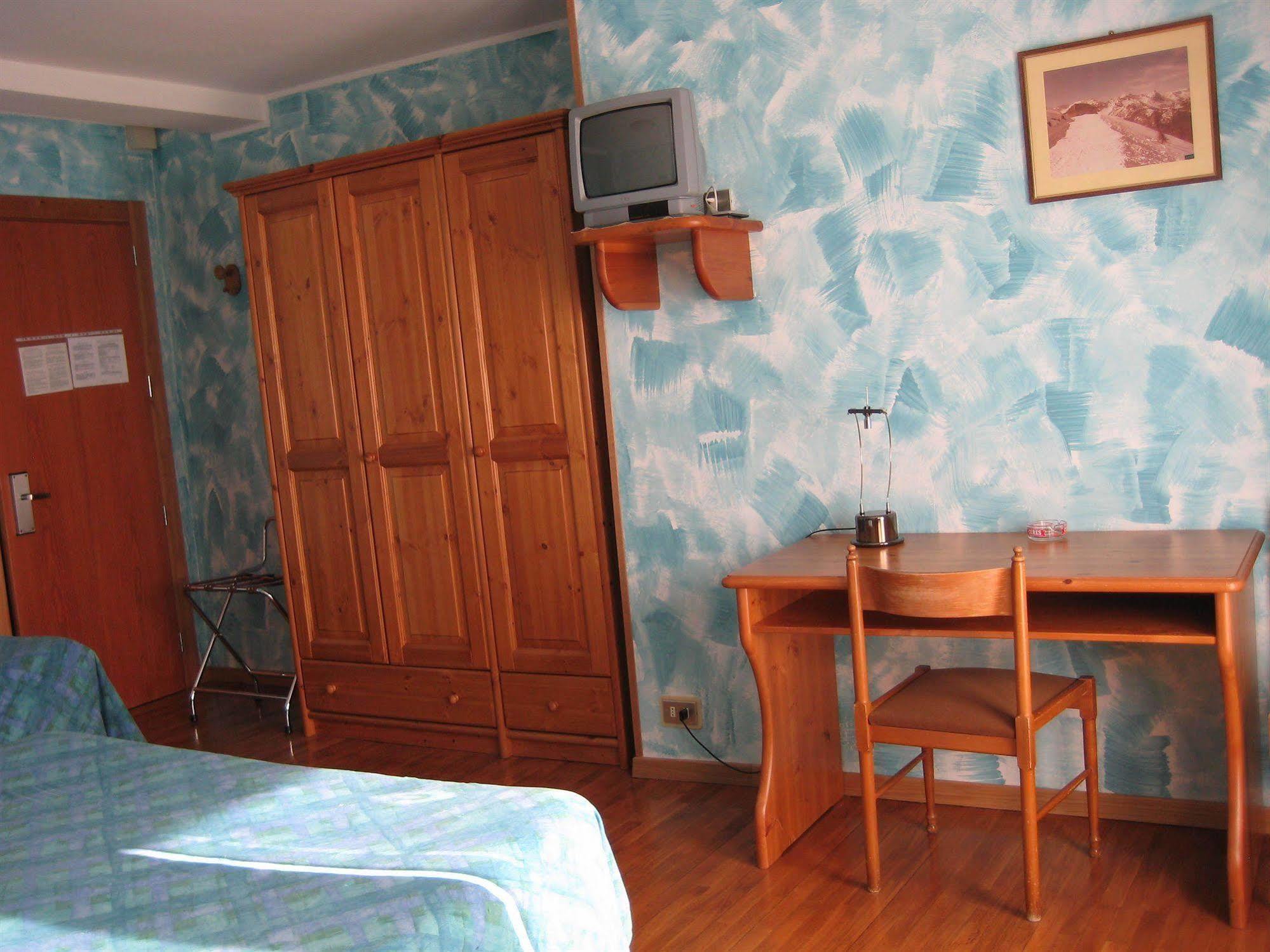 Hotel Holiday Debili Oulx Εξωτερικό φωτογραφία
