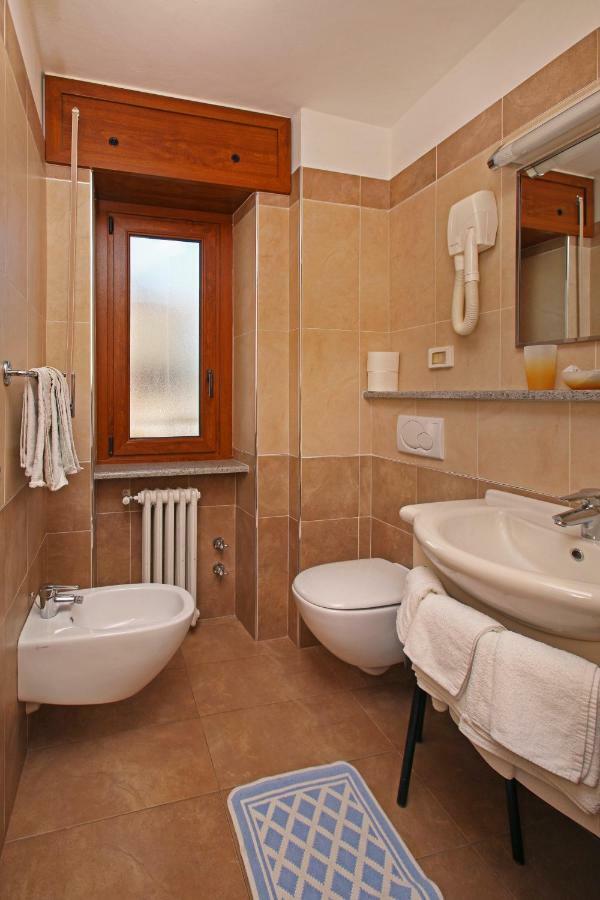 Hotel Holiday Debili Oulx Εξωτερικό φωτογραφία